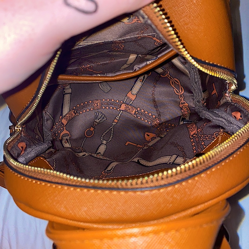 Medium-Small Leather Backpack 🤎☆ - Picture 2 of 3
